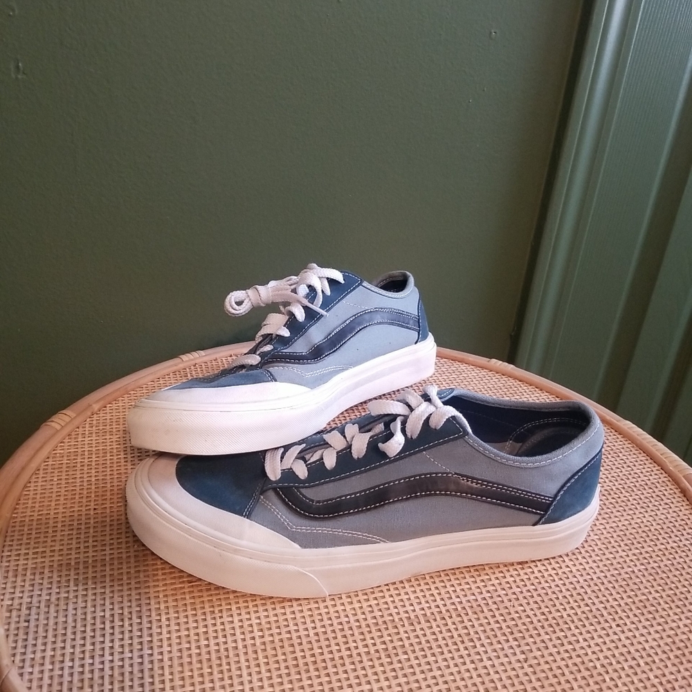 Size 10 - Men's Canvis/Suede Athletic Skateboarding Shoes